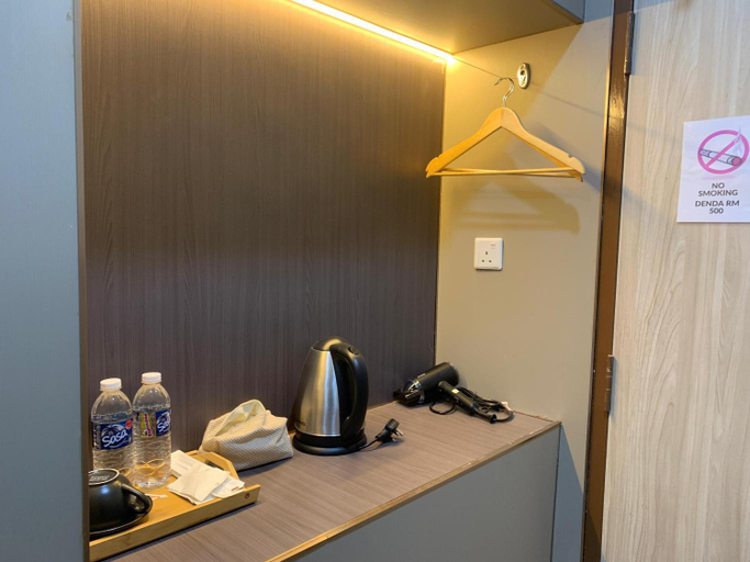Others 5, Aeropod Hostel Economy Deluxe King Room, Kota Kinabalu