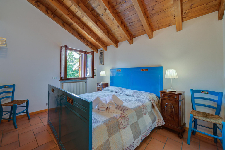 Room 5, Villa Il Castagno Few Min From Beach, Varese