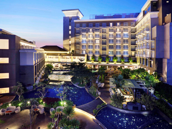 Exterior & Views 8