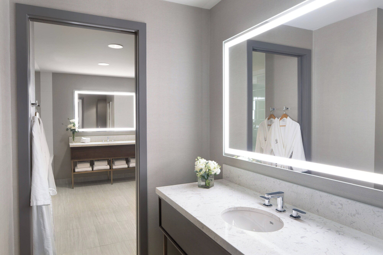 Bathroom 5, Sheraton Vancouver Guildford Hotel, Greater Vancouver