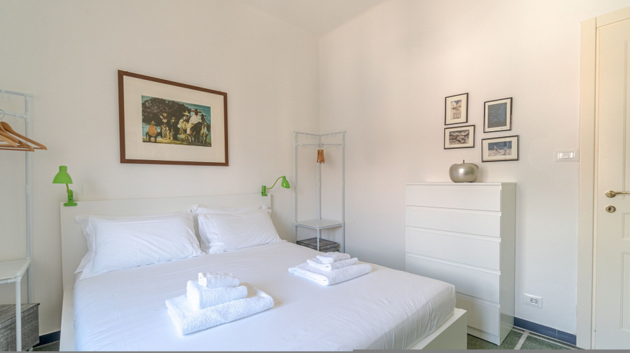 Room 3, Costaguta 75 in Rapallo, Genova