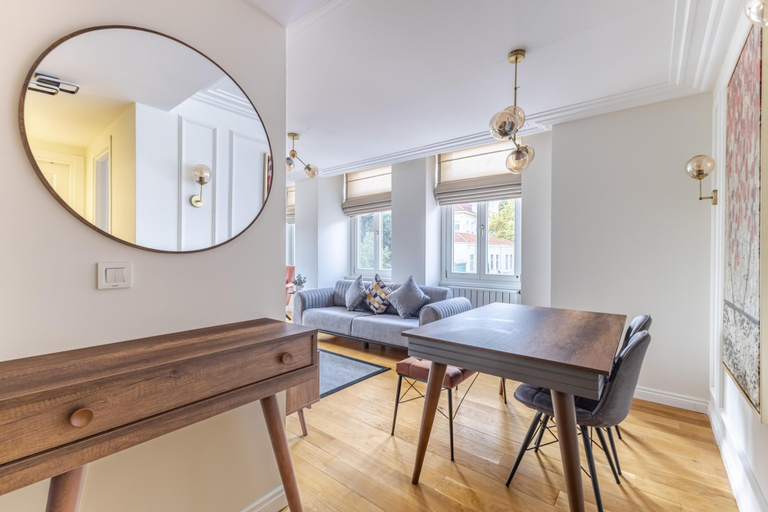 Room 5, Sleek Flat 6 min to Istiklal Ave in Beyoglu, Beyoğlu