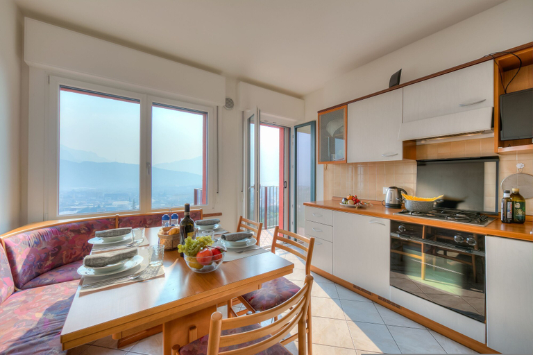 Others 4, Lake View Dom-us Apartment, Trento