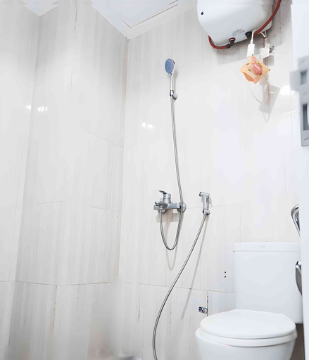 Bathroom, Zultanz Suite Family Apartment Sentul City, Bogor