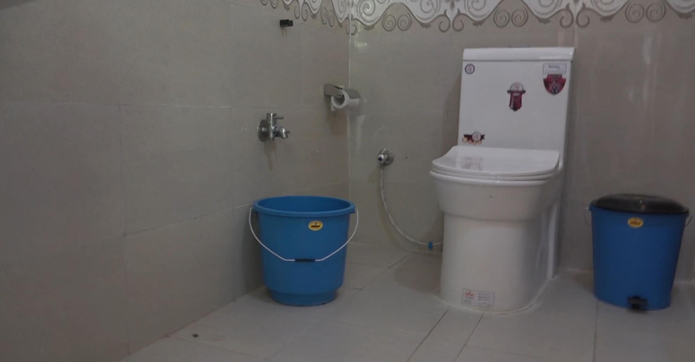 Bathroom 4, The Last Resort, Bagmati