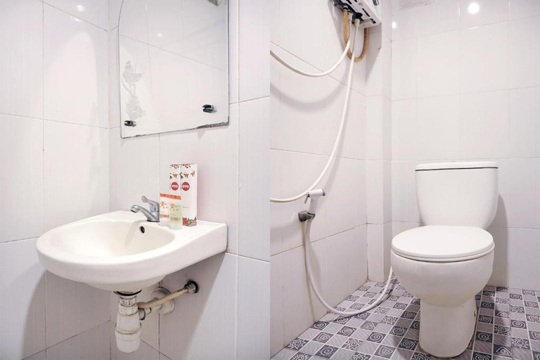 Bathroom 3, Hotel O Pondok Helomi, Sleman