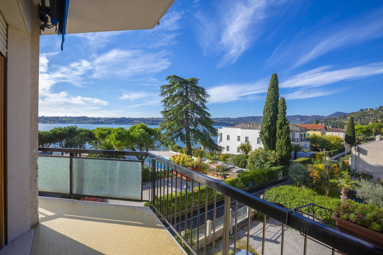 Room 3, Rossella Lake View in Salo, Brescia