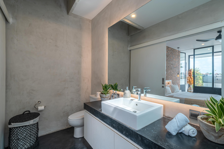 Bathroom 3, Loft Erika: Elegant 1 BR Luxury Loft in Berawa, Badung