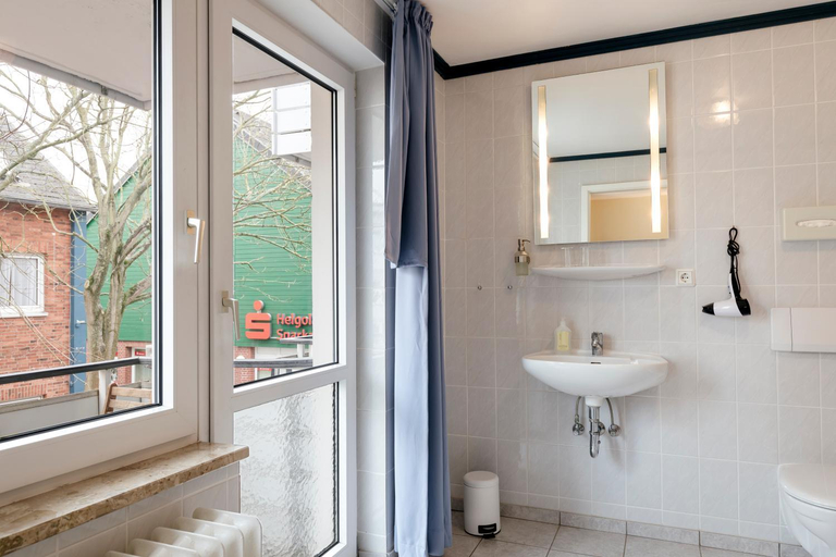 Bathroom 5, Hotel Helgolandia, Pinneberg