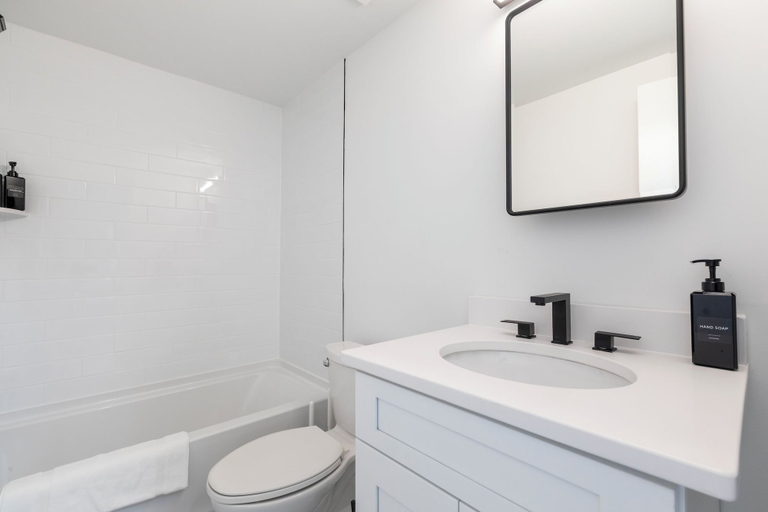 Bathroom 3, The Gallery Unit 101, Alexandria