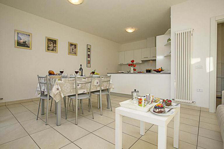 Room 3, Torbole Relax Pool Balcony Apartment, Trento
