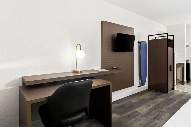 Others 5, SureStay by Best Western Groves, Jefferson