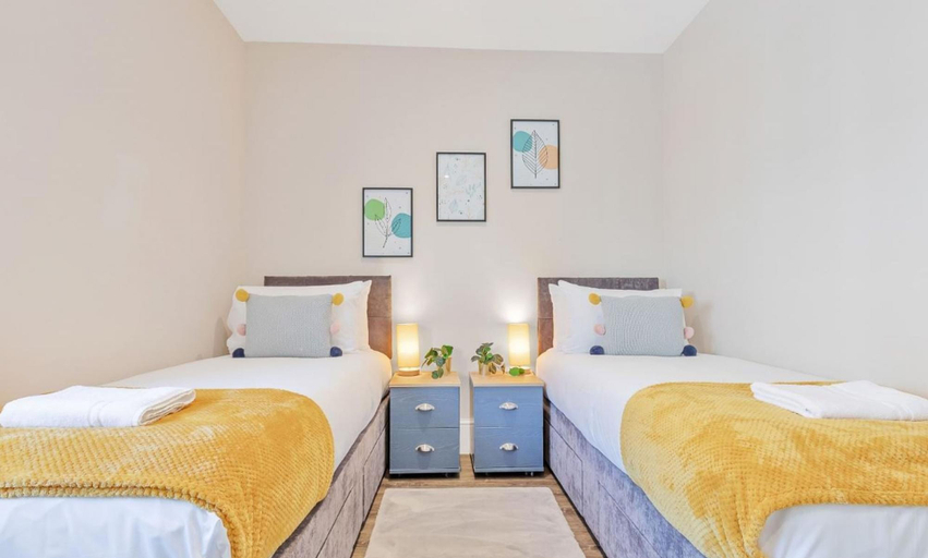 Bedroom 3, City Heights One Bedroom Modern apt 100 Metres From Seafront, Brighton and Hove