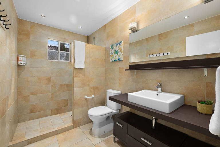 Bathroom 4, 3BR 2BA Near Eagle Beach w Private Pool