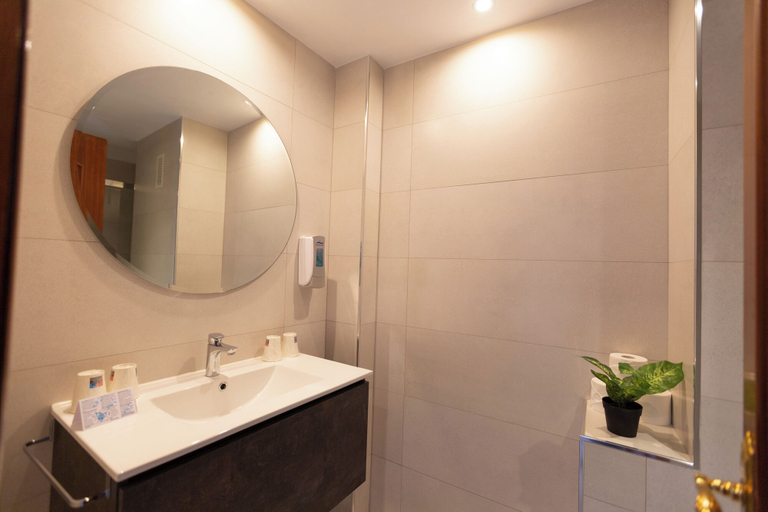 Bathroom 4, Hotel Mediterraneo by Croma, Málaga