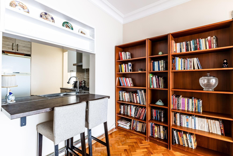 Room 2, Spacious Flat w Balcony 3 min to Kadikoy Square, Kadıköy