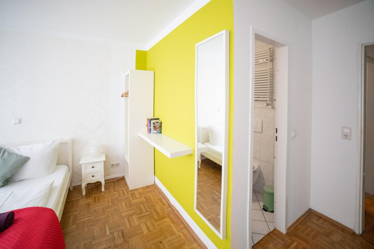 Others 3, B&B MY PLACE mit Fruhstuckspaket - with Breakfastbox, Frankfurt am Main