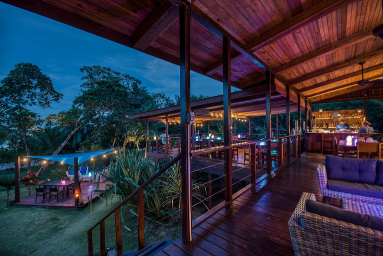 Food & Drinks 2, Oasis Bluff Beach, Bocas del Toro