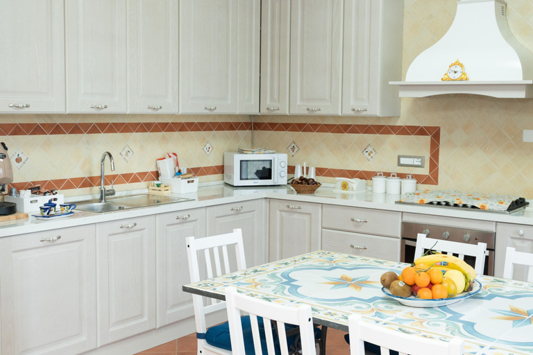 Room 4, Casa Francese Relax - An Oasis of Well-being not far From the sea, Salerno