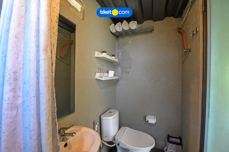 Bathroom 23