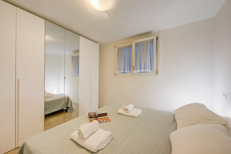 Room 3, Casa Bougainville With Pool and Lake View, Brescia