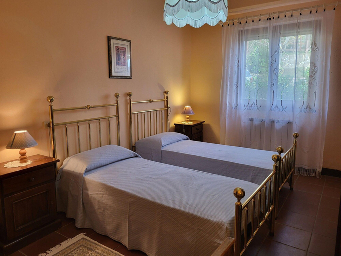 Room 5, Tranquil Farmhouse in Umbria, Perugia