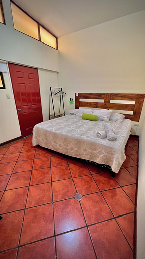 Others 5, Villa Stahl, San Salvador