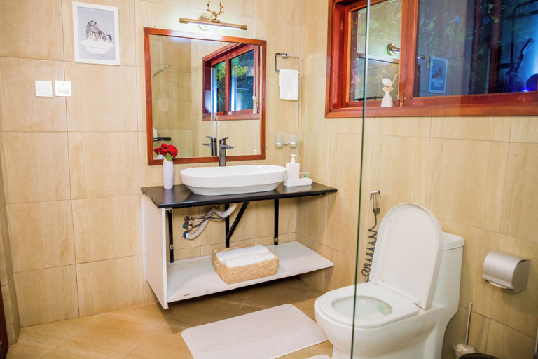 Bathroom 4, Shose Farmhouse Chalets & Campsite, Moshi Rural