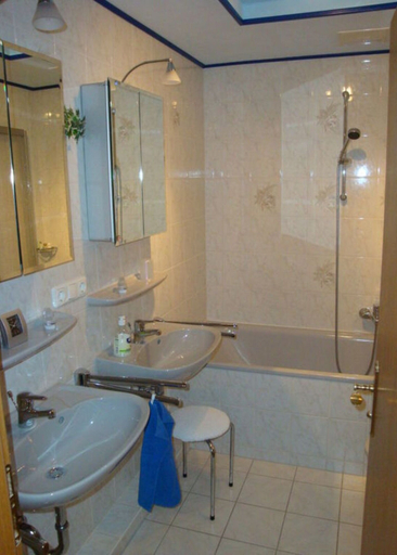Bathroom, Holiday Apartment 1S oak Grove, Regen