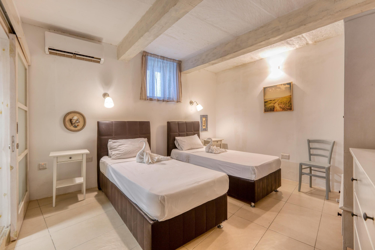 Bedroom 2, Ta Patee Pool Farmhouse in Gozo