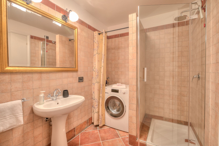 Room 3, Borgo Belvedere Apartment With Lake View, Brescia