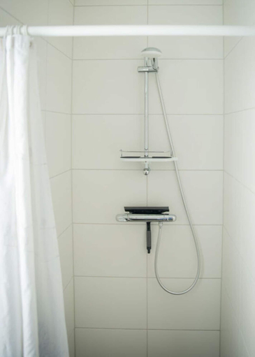 Bathroom 2, Huijsmans Verhuur Type A de Luxe Zuiderdiep 32, Goedereede