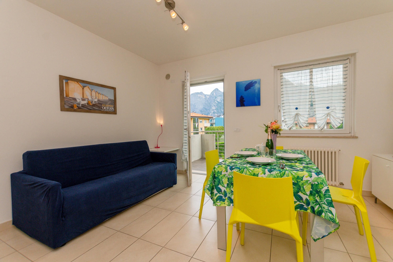 Room 3, Torbole Relax Pool Balcony Apartment 2, Trento