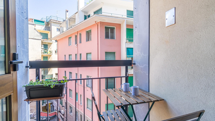 Room 2, Matteotti 26 in Rapallo, Genova