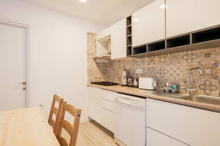 Room 5, Comfy Flat w Patio 3 min to Beach in Bodrum, Bodrum