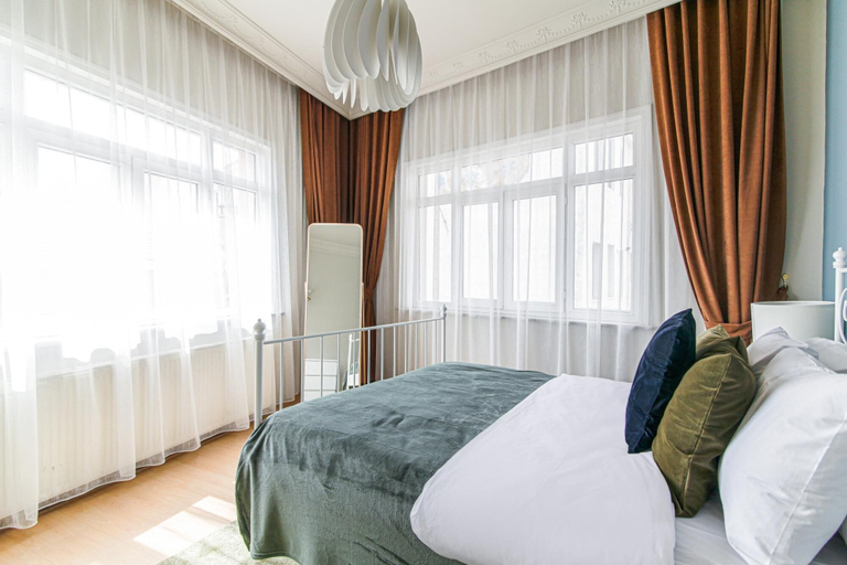 Others 3, Chic and Cozy Flat Near Istiklal Street in Beyoglu, Beyoğlu