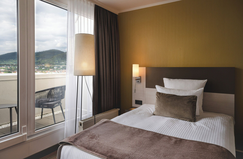 Bedroom 4, Leonardo Hotel Heidelberg City Center, Heidelberg