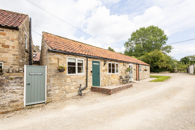Exterior & Views, Host Stay Heather Cottage, North Yorkshire