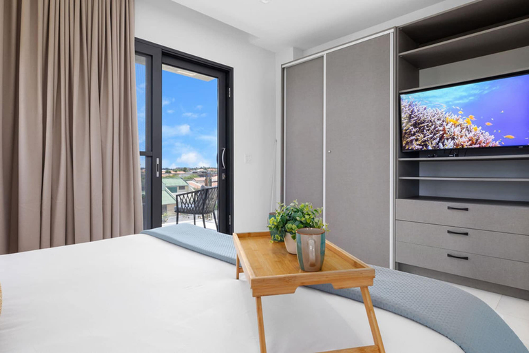 Bedroom 3, 2BR 2BA Top Floor Corner w Amazing Views Gym