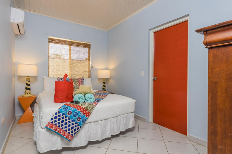 Bedroom 3, Spacious 7BR 6BA Villa 2 Pools Walktobeach