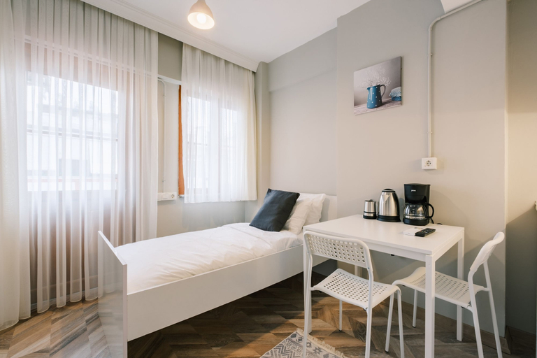 Room 3, Studio With a Sea View Balcony in Bakirkoy, Bakırköy