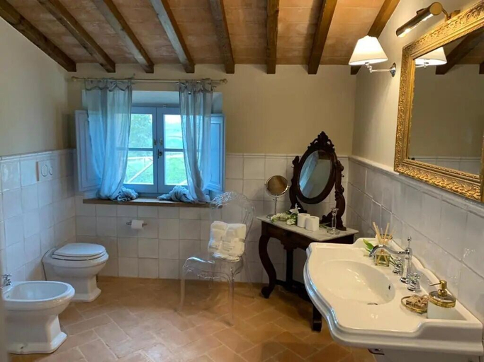 Bathroom 5, Cordella in Valdorcia Truffle & Olive Oil Resort - Podere Borgasso, Siena