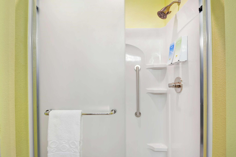 Bathroom 14