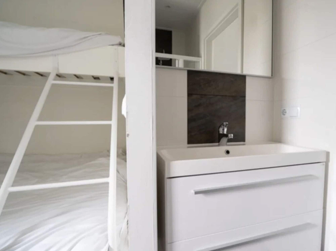 Room 2, Well-kept Chalet on the Water