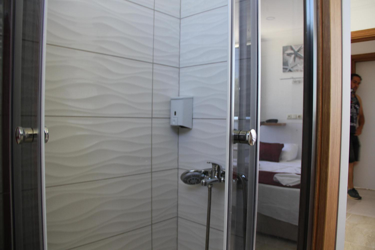 Others 4, AELBISTAN OTEL, Didim