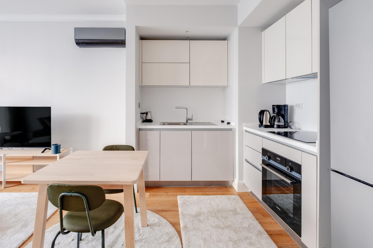 Room 2, Modern Flat 5 min to Metro on Istiklal Avenue, Beyoğlu