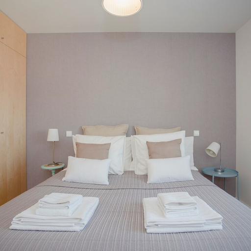Others 4, Liiiving in Porto Bright Light Apartment, Porto
