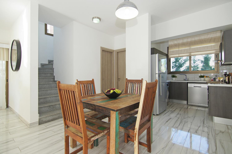 Others 2, Villa Maris