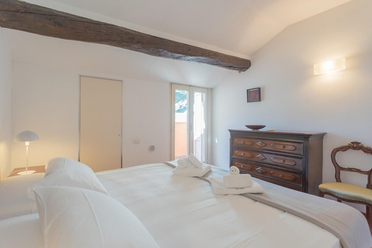 Others 2, La Mansarda in Como With 3 Bedrooms and 2 Bathrooms, Como
