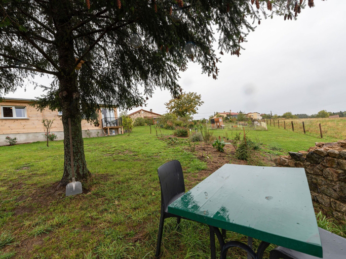 Dining 5, Secluded Chalet in Egliseneuve des Liards, Puy-de-Dôme